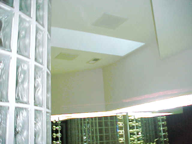 61-8ceiling.jpg (43927 bytes)